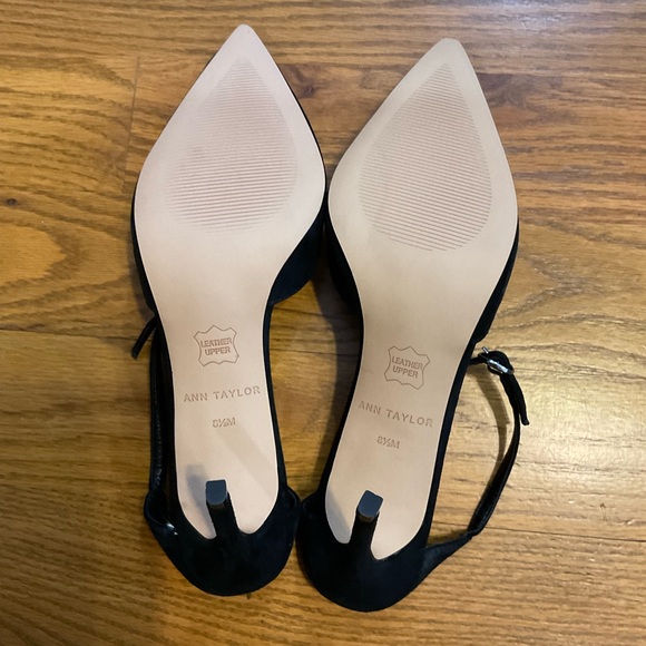 Ann Taylor NIB Straight Heel Suede Mules Size 8.5 - Picture 4 of 5